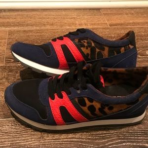 Also animal print tennis shoes